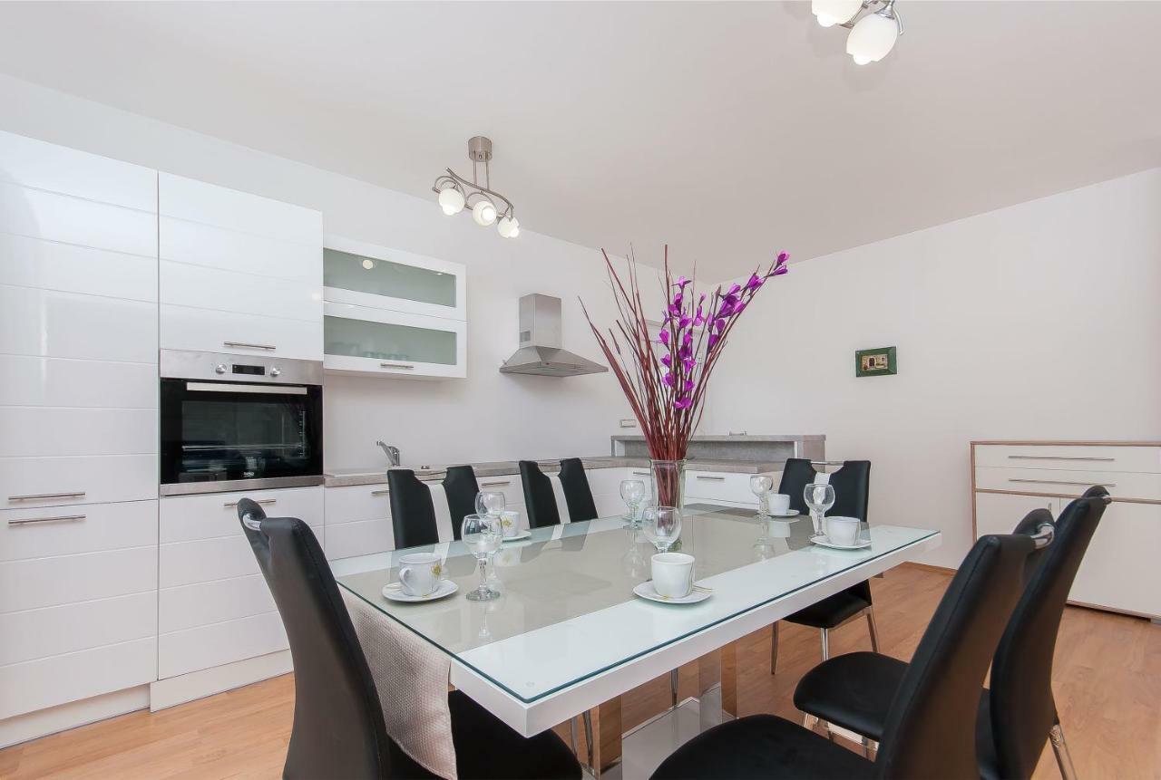 Apartman Mira- Омиш Экстерьер фото